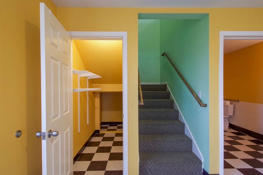 More Photos Of 191 Airport Rd, Port Townsend Airplane Hangar For Sale