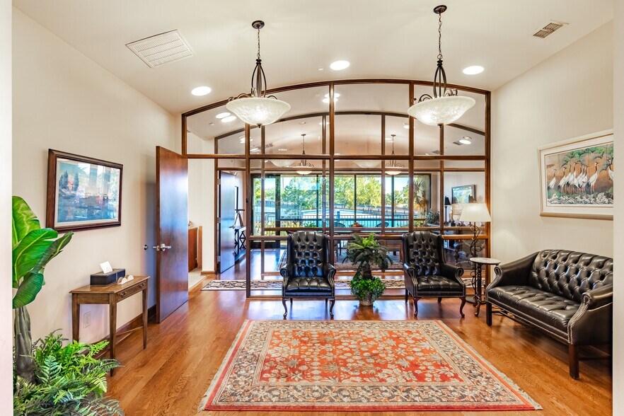 More Photos Of 825 E Main St, Lakeland Office For Sale