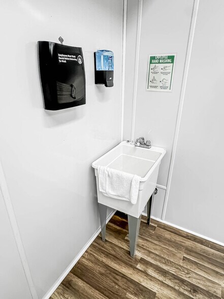 More Photos Of 1310 Highway 96 S, Silsbee Flex For Sale