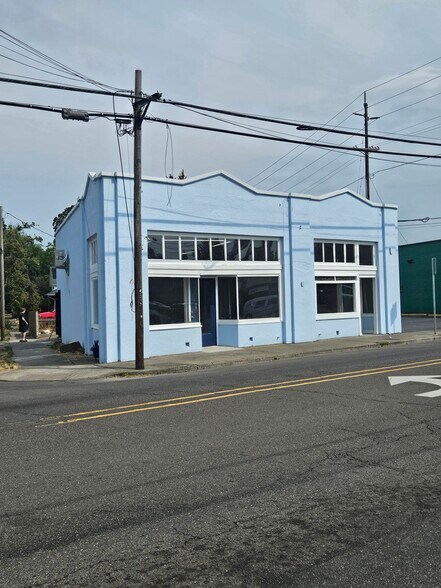 Primary Photo Of 1667-1671 Center St NE, Salem Storefront For Lease