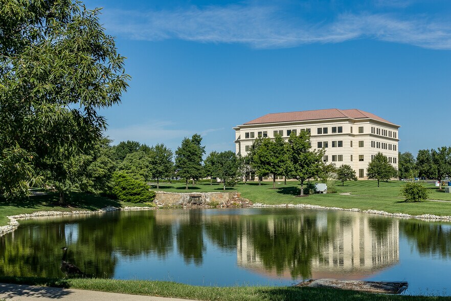 More Photos Of 8621 E 21st St, Wichita Office For Lease