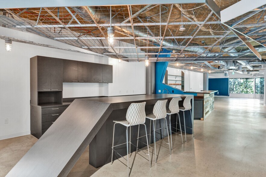 More Photos Of 221 S Figueroa St, Los Angeles Loft Creative Space For Lease