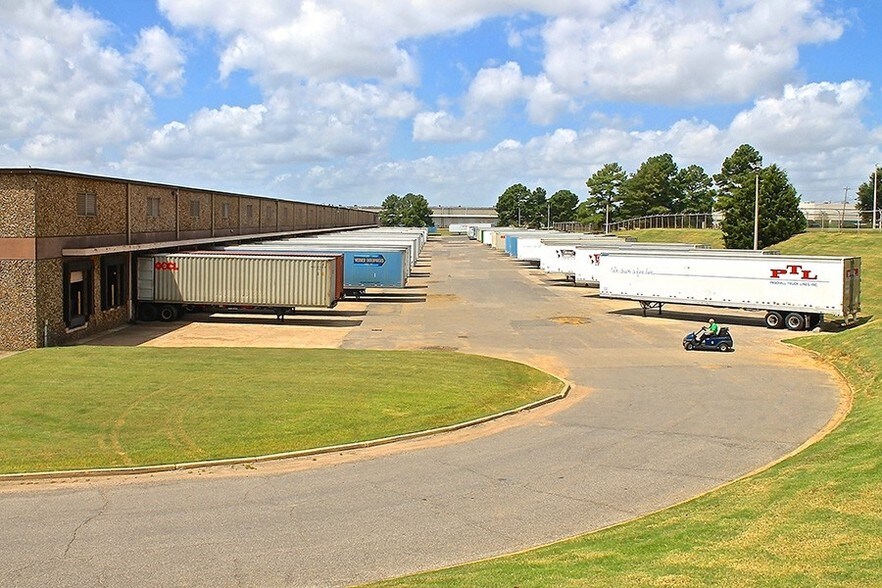 More Photos Of 6125 E Shelby Dr, Memphis Warehouse For Lease