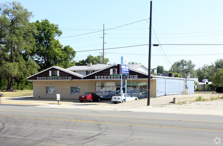 More Photos Of 3444 S Main St, Elkhart Freestanding For Sale