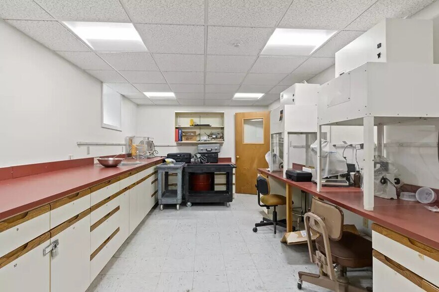 More Photos Of 587 Spring St, Westbrook Office For Sale