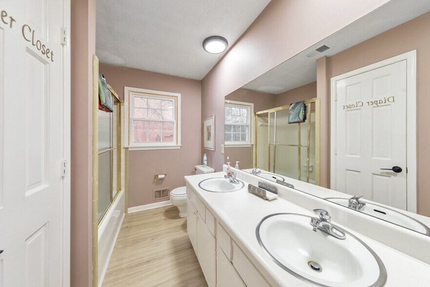 More Photos Of 2440 Sandy Plains Rd, Marietta Office For Sale