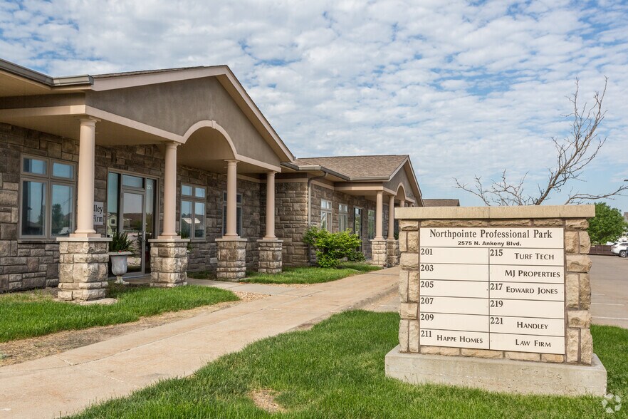 More Photos Of 2575 N Ankeny Blvd, Ankeny Office For Lease