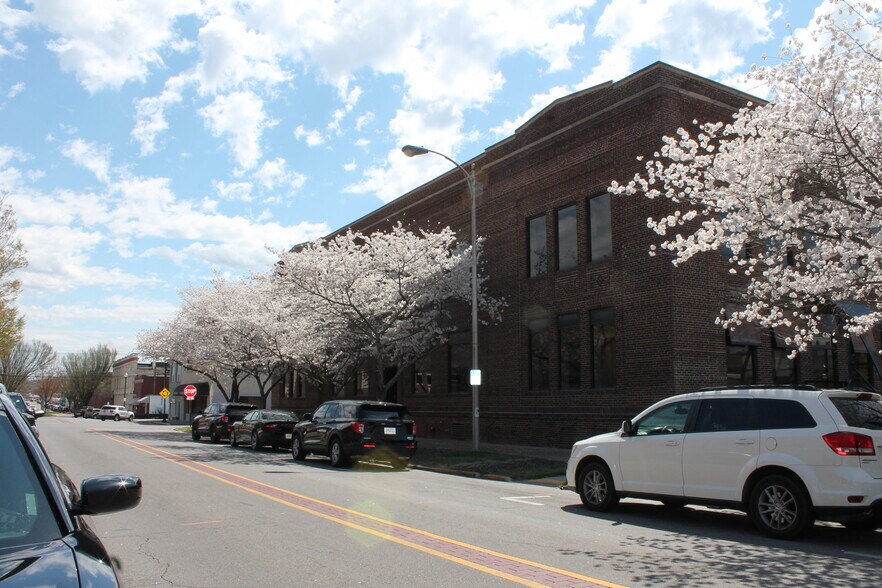 More Photos Of 201 W Market St, Kingsport Office For Sale