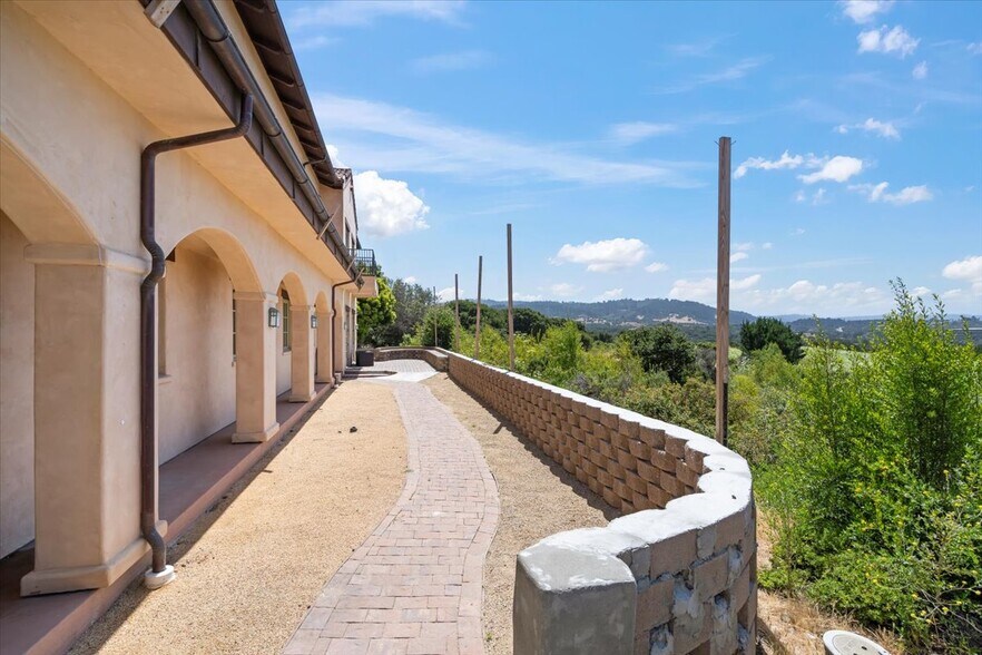 More Photos Of 10 Harris Ct, Monterey Medical For Sale