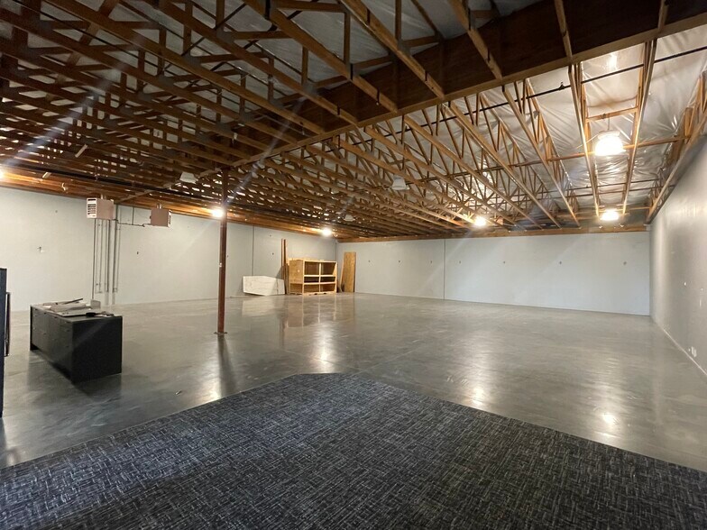 More Photos Of 1132 N Hayden Meadows Dr, Portland Unknown For Lease