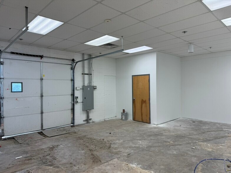 More Photos Of 10006-10056 W Florissant Ave, Saint Louis Storefront For Lease