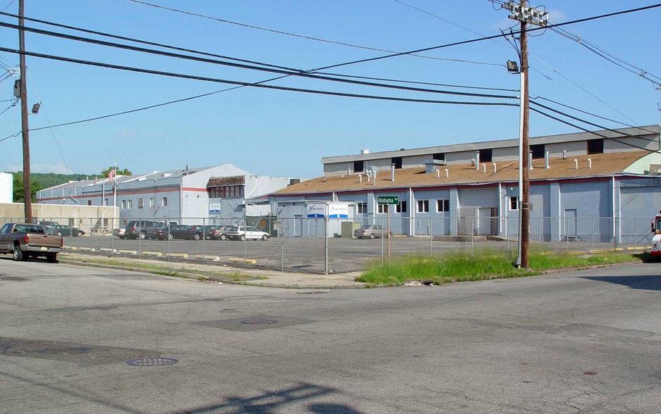 Primary Photo Of 126 Pennsylvania Ave, Paterson Manufacturing For Lease