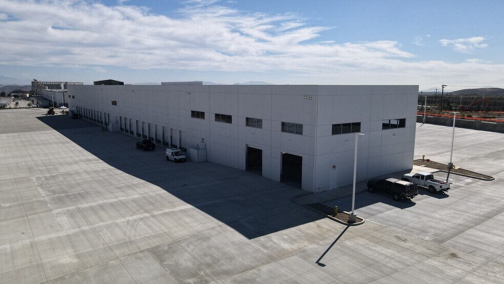 More Photos Of 19472 Cajon Blvd, San Bernardino Truck Terminal For Lease