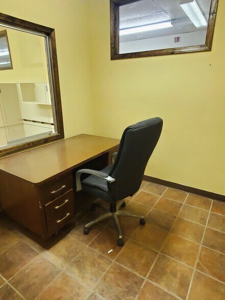 More Photos Of 7510-7512 Porter Rd, Niagara Falls Flex For Lease