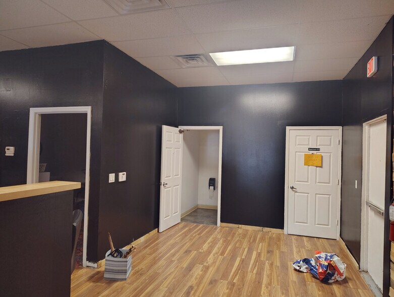 More Photos Of 600 6th Ave, Vero Beach Storefront For Lease