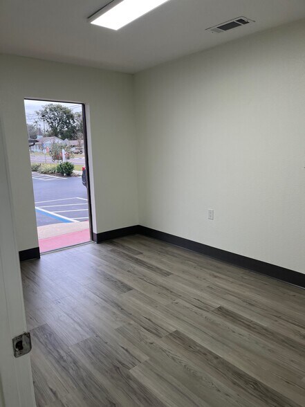 More Photos Of 119 W Plymouth Ave, Deland Unknown For Lease