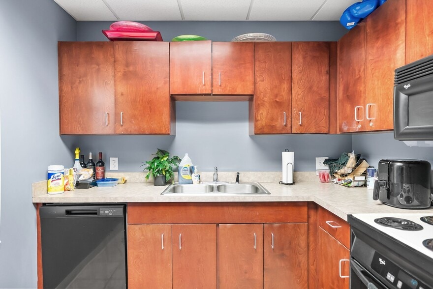 More Photos Of 112 Center Ct, Clarksville Office Residential For Sale