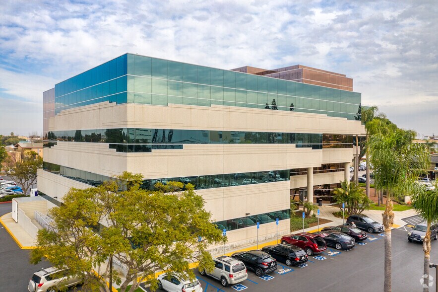 More Photos Of 20911 Earl St, Torrance Medical For Lease