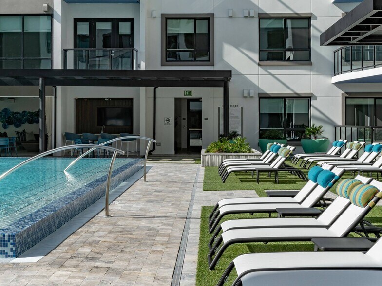 More Photos Of 295 NE Ivanhoe Blvd, Orlando Apartments For Lease