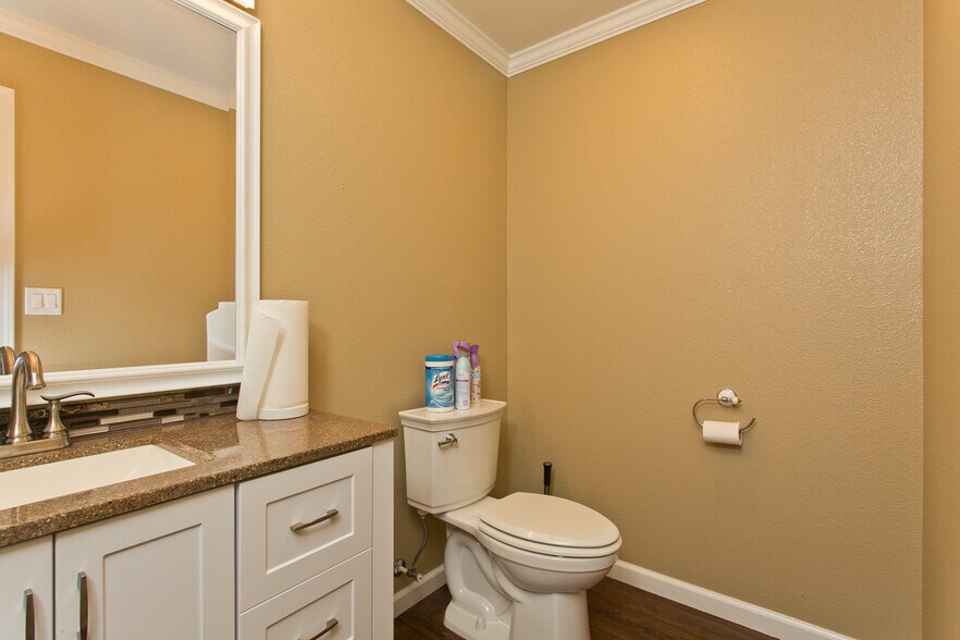 More Photos Of 1325 Middle St, Honolulu Warehouse For Lease