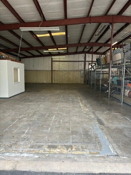 More Photos Of 13311 60th St N, Clearwater Manufacturing For Lease