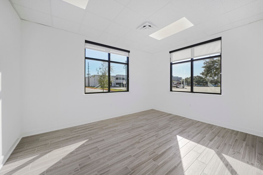 More Photos Of 30625 Kingsland, Brookshire Medical For Lease