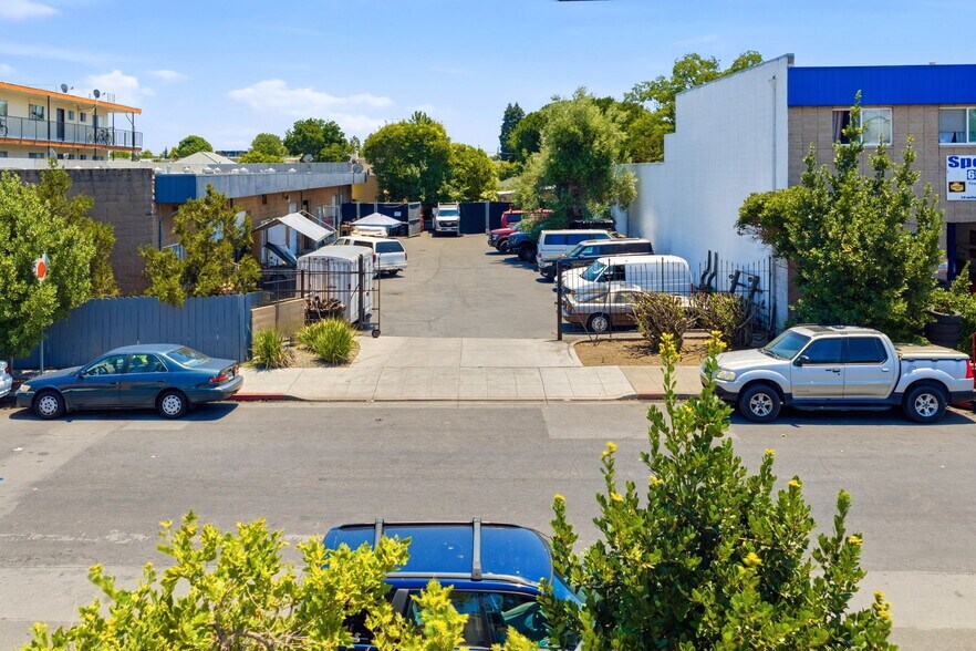Primary Photo Of 32 Willow St, Redwood City Warehouse For Sale