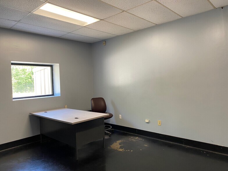 More Photos Of 407 S Eason Blvd, Tupelo Warehouse For Sale