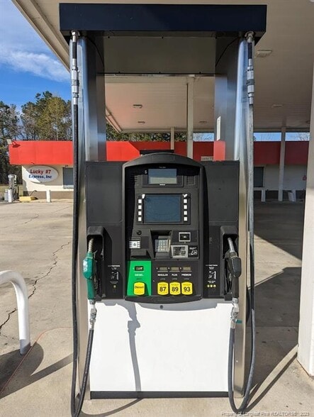 More Photos Of 526 Aberdeen Rd, Raeford Service Station For Sale