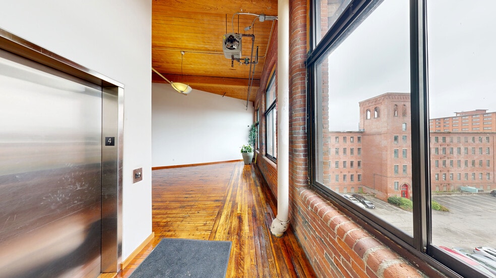 More Photos Of 4 Open Square Way, Holyoke Showroom For Lease