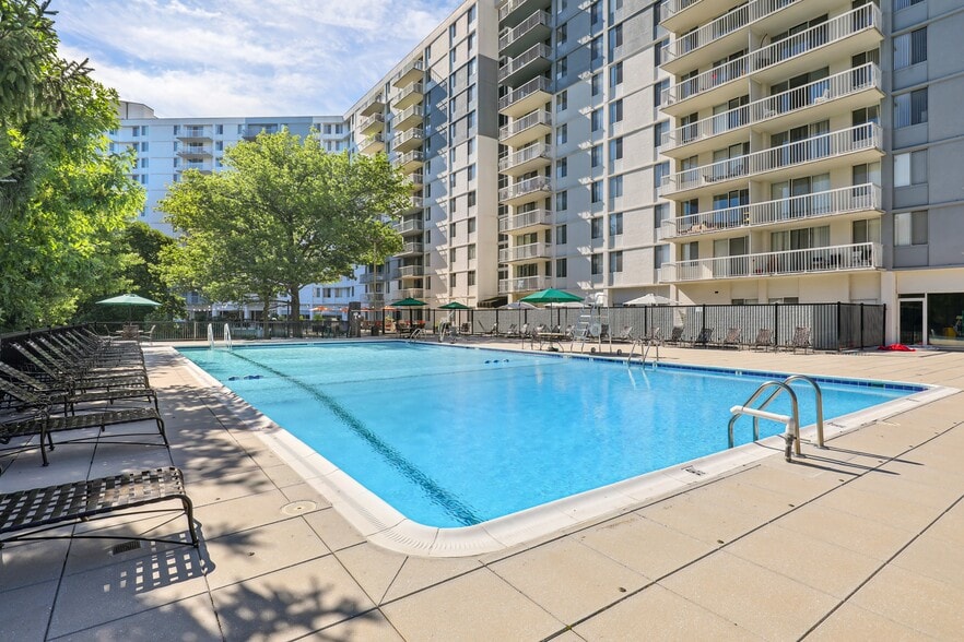 More Photos Of 1350 Beverly Rd, McLean Apartments For Lease