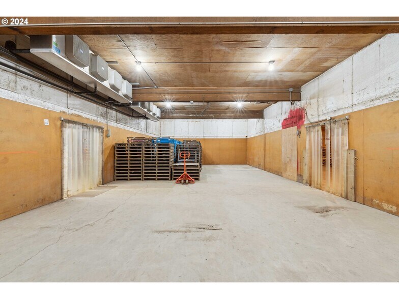 More Photos Of 665 Hemlock Ave, Coos Bay Refrigeration Cold Storage For Sale