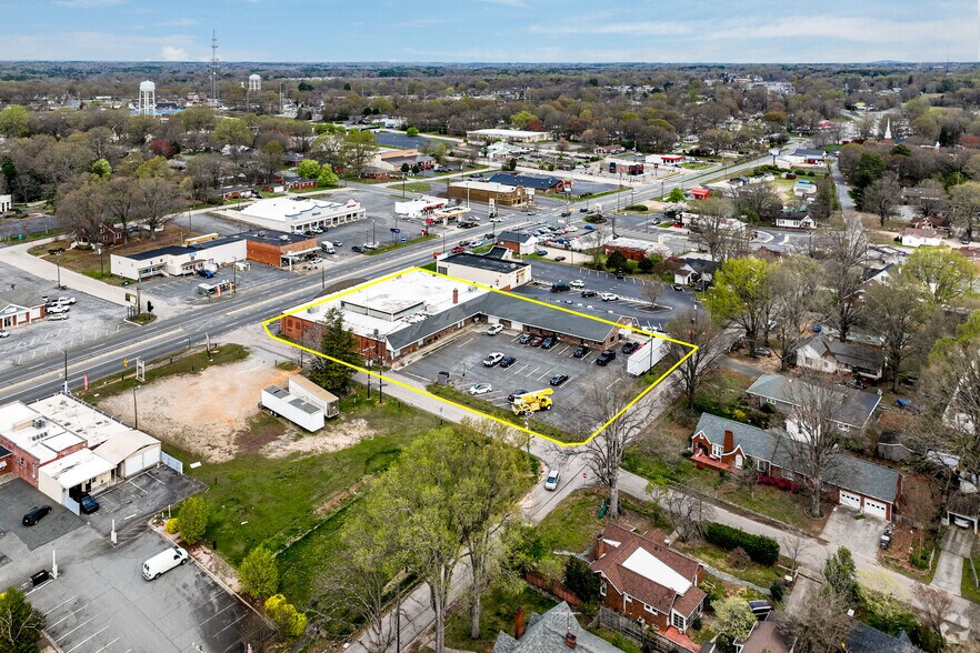 More Photos Of 700 N Cannon Blvd, Kannapolis Storefront Retail Office For Lease