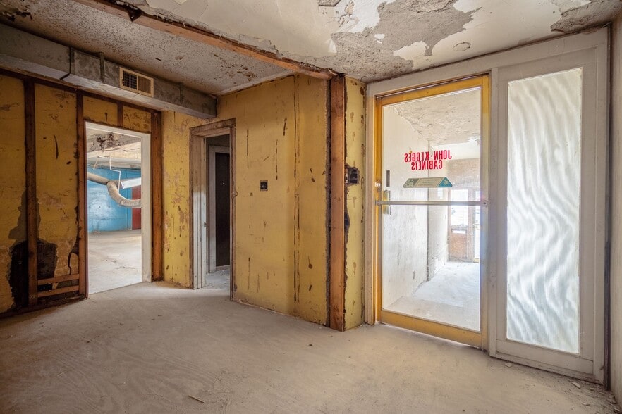 More Photos Of 132 North Ave, Pittsburgh Manufacturing For Sale