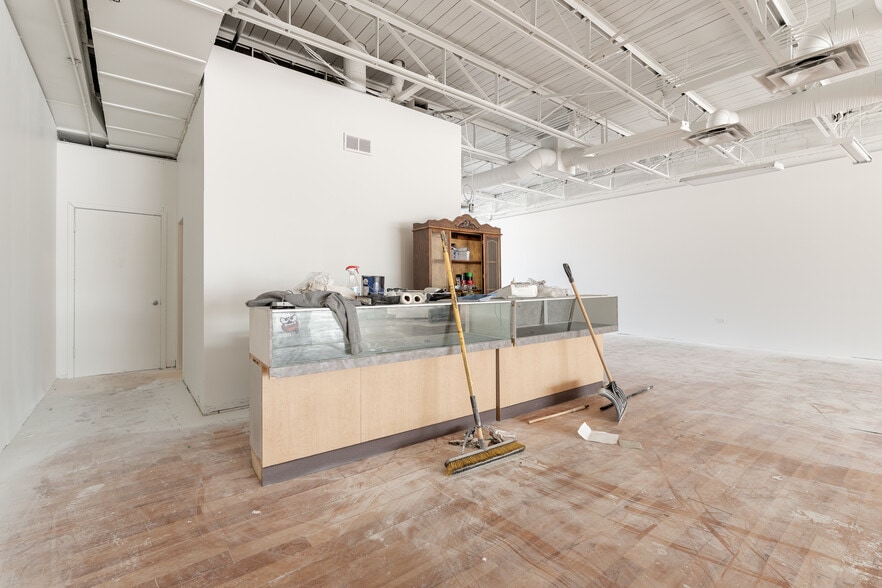 More Photos Of 10552-10554 82nd Ave NW, Edmonton Storefront For Lease