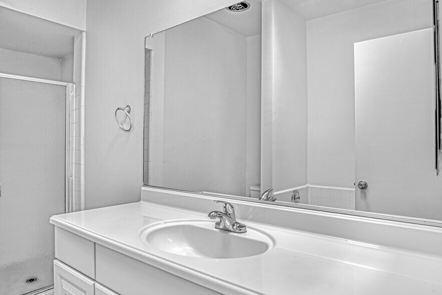 More Photos Of 1677 Westholme Ave, Los Angeles Apartments For Sale