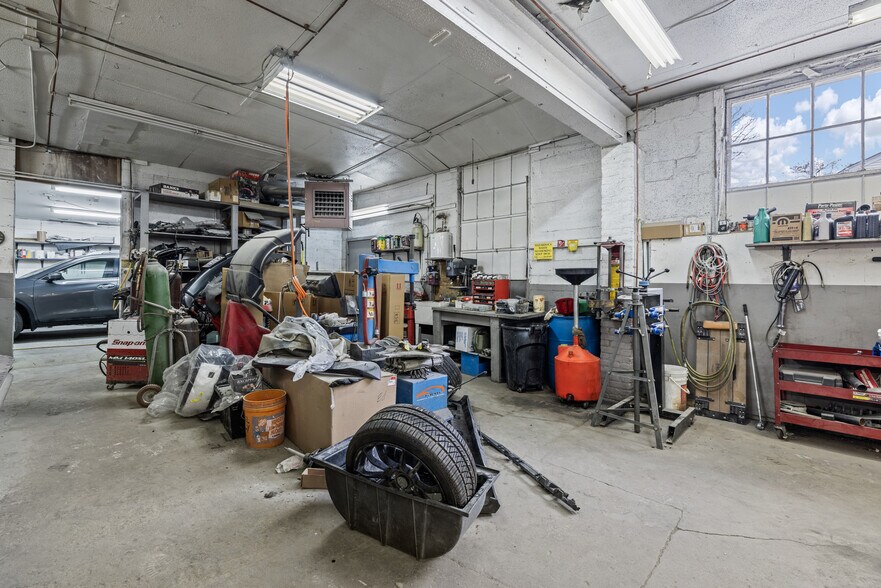 More Photos Of 20 Woodland St, Methuen Auto Repair For Sale