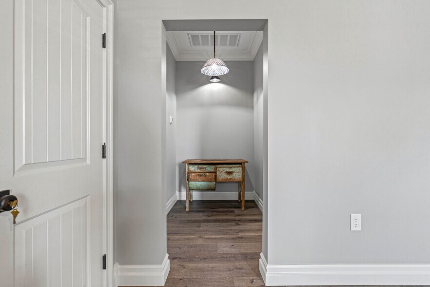 More Photos Of 30048 Yosemite Blvd, La Grange Bar For Sale