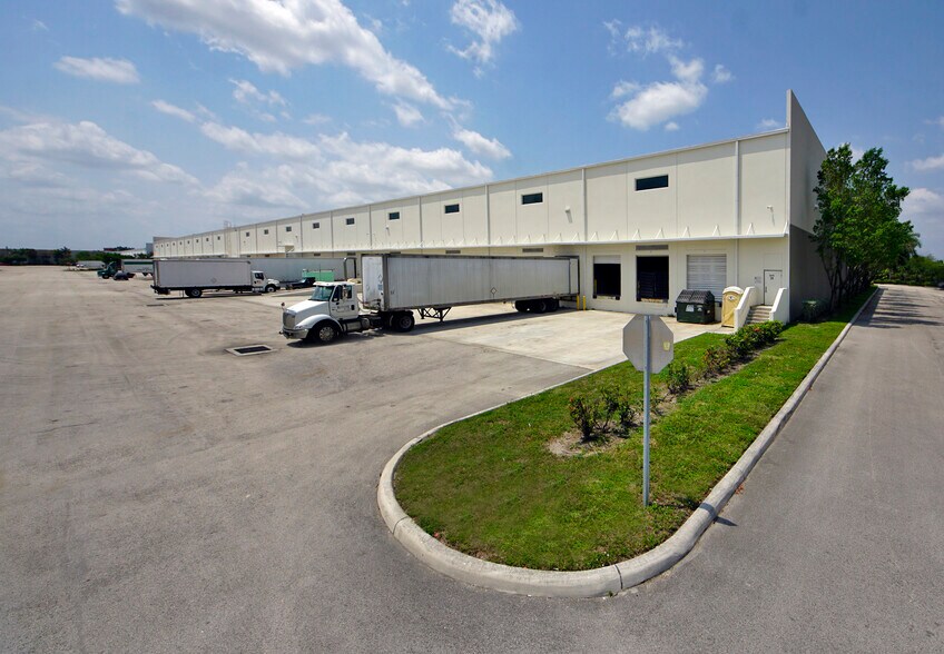 More Photos Of 10201 NW 112th Ave, Medley Warehouse For Lease