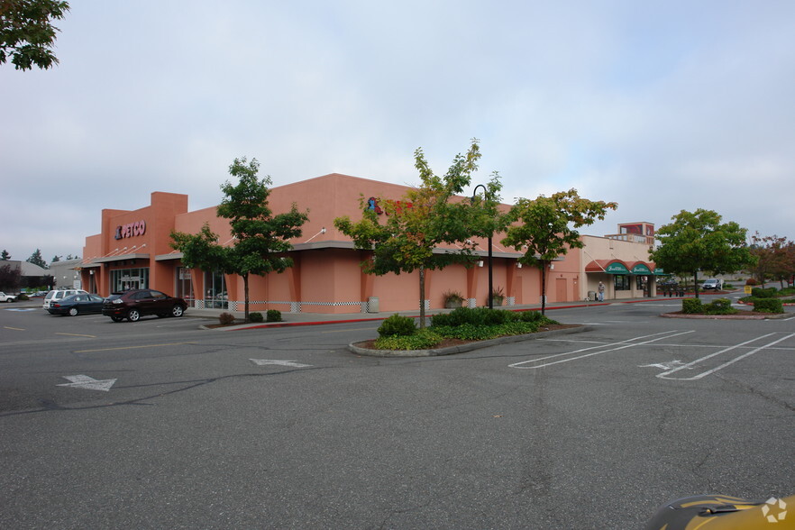 More Photos Of 15600 NE 8th St, Bellevue General Retail For Lease