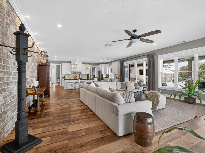 More Photos Of 15306 Covington Rd, Fort Wayne Flex For Sale