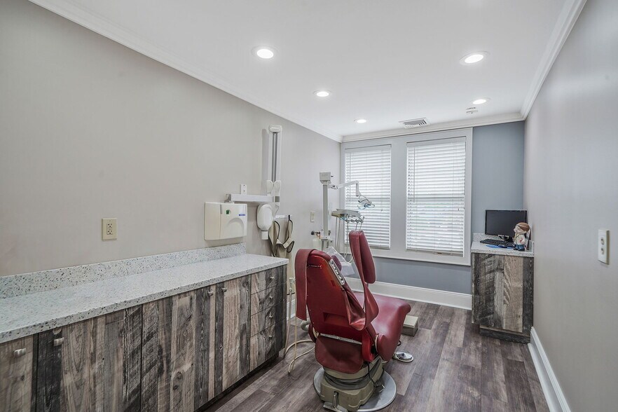 More Photos Of 2983 Long Beach Rd, Oceanside Medical For Sale