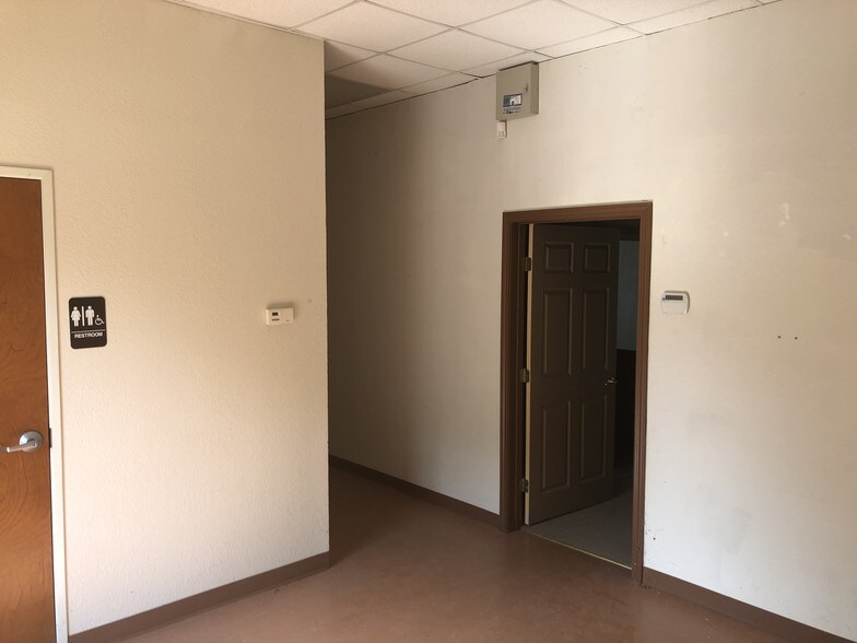 More Photos Of 2202 US Highway 380, Bridgeport Unknown For Lease