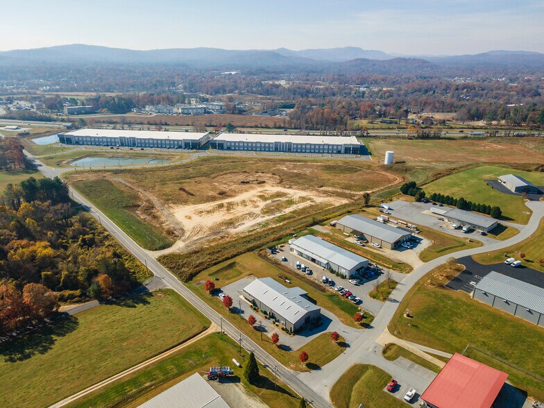 More Photos Of 25 Reeds Way, Flat Rock Warehouse For Lease