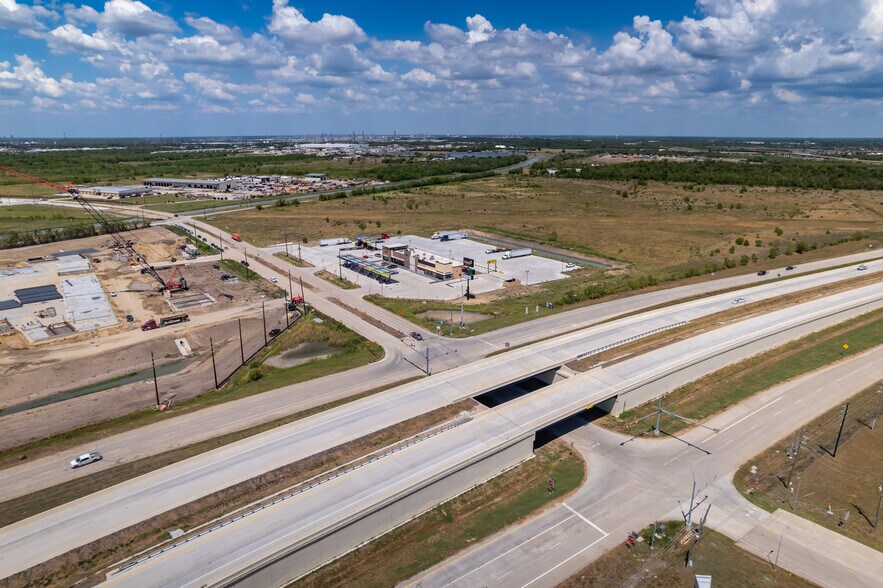 More Photos Of 3333 Kilgore Pkwy, Baytown General Retail For Lease