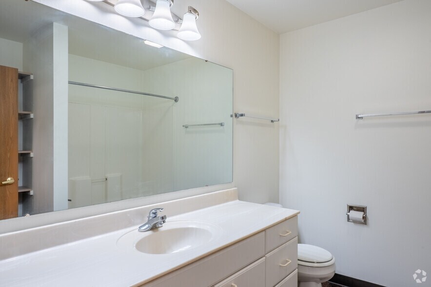 More Photos Of 1035 Pleasant St, Beloit Apartments For Lease