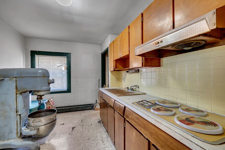 More Photos Of 2123 Clinton St, Buffalo Restaurant For Sale