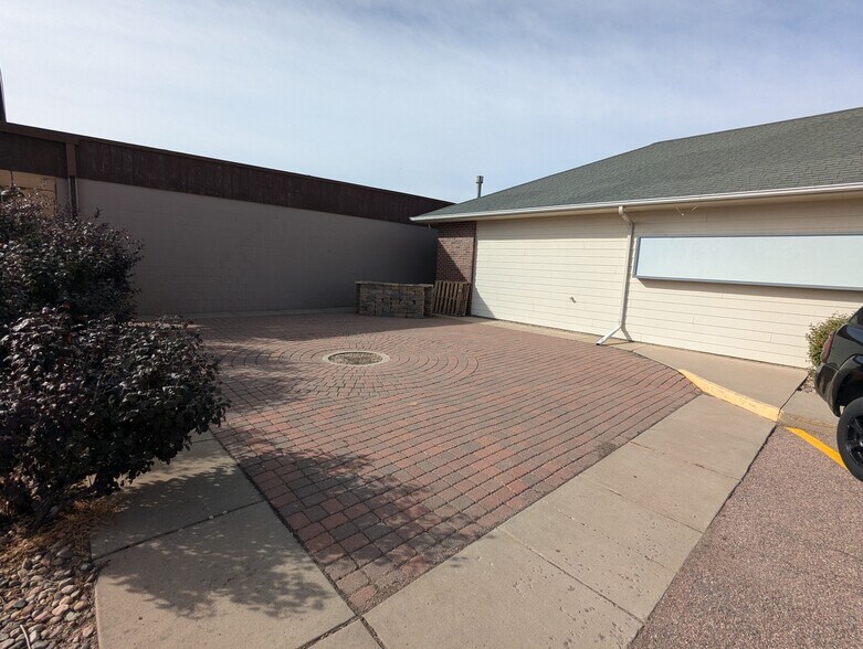 More Photos Of 1316 E Cedar St, Brandon General Retail For Lease