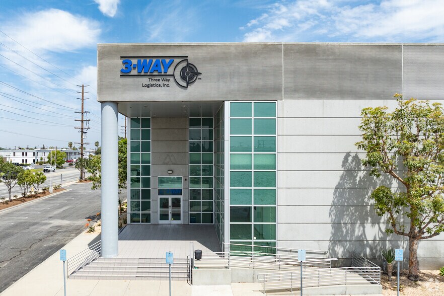 More Photos Of 14820 Carmenita Rd, Norwalk Warehouse For Lease