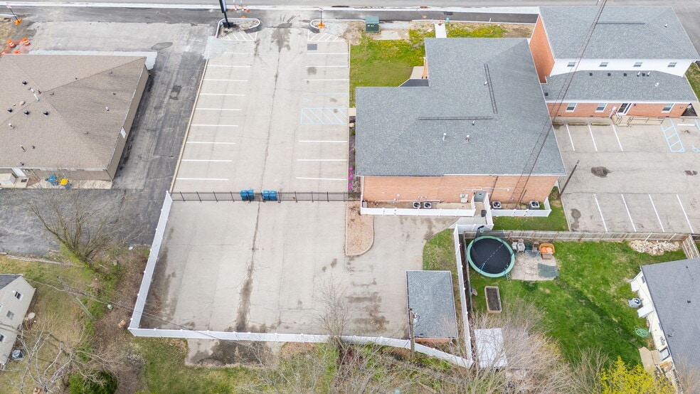 More Photos Of 10455-10499 N College Ave, Carmel Office For Sale